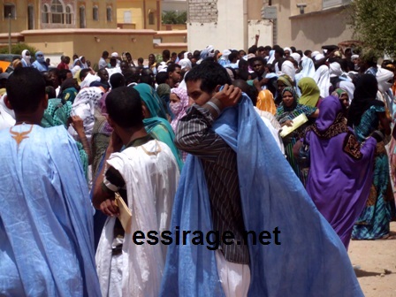 غصت الشروارع القريبة من مكتب وكالة تشغيل الشباب بمئات العاطيون 