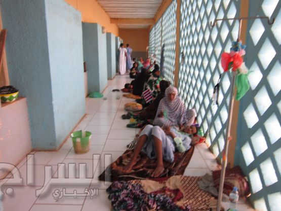 ممرات المستشفي وقد امتلأت بالمرضي 