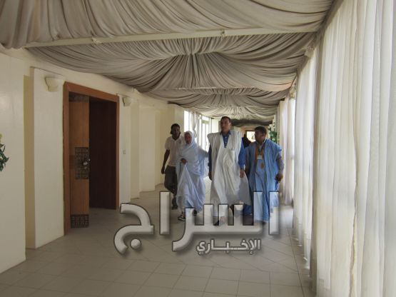 المعلومة منت بلال ترافق ولد امين للعودة إلي القاعة بعد المشادة مع اسلامه 