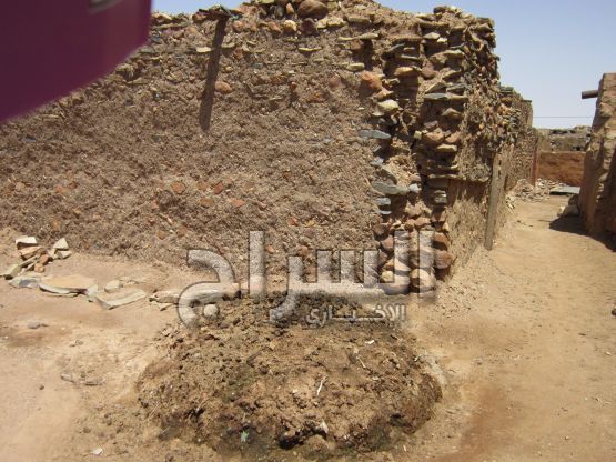 خلطة تستعمل للبناء في الحي 