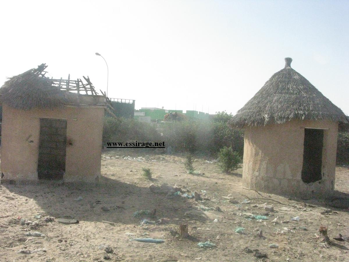 الخيام والأعرشة الأسمنتية في وضع مقزز