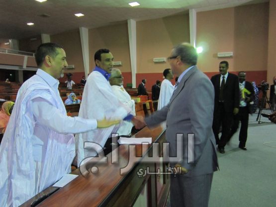 أنهى الوزير كلامه بإضحاك القاعة وتسامح مع نواب المعارضة خلال مغادرته 
