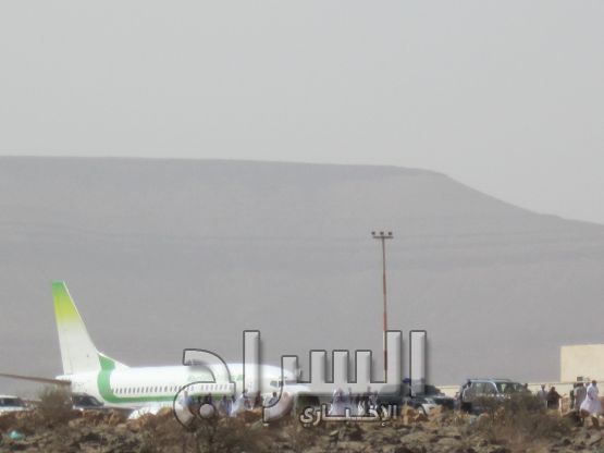 الطائرة لحظة نزول الرئيس منها 
