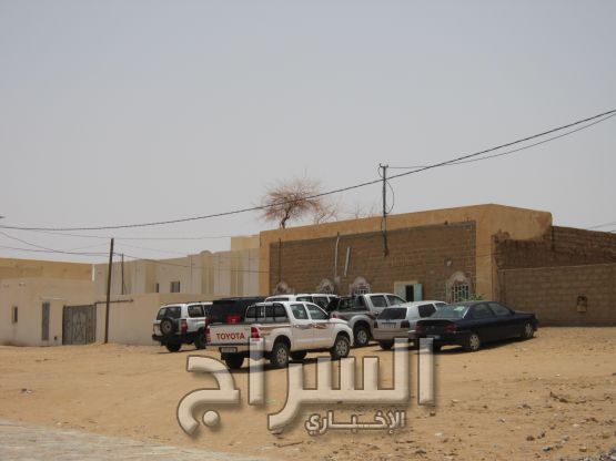 أحد المنازل استقبل الكثير من السيارات 