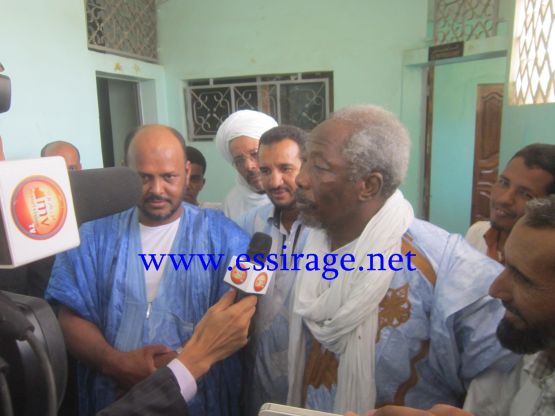 مسعود خلال تصريحه للصحفيين في مقر تواصل 