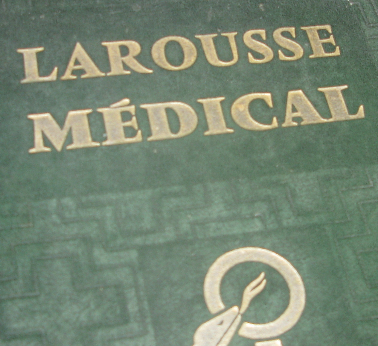 صورة كتاب عتيق أهداه طبيب فرنسي إلى الحاج 