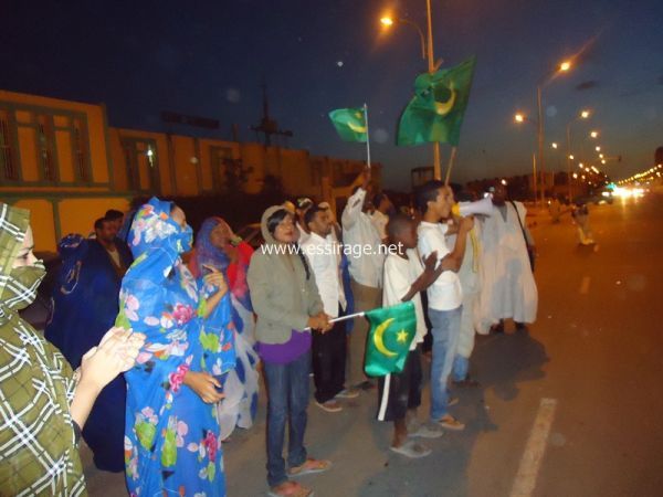 الشباب أثناء الوقفة الإحتجاجية  