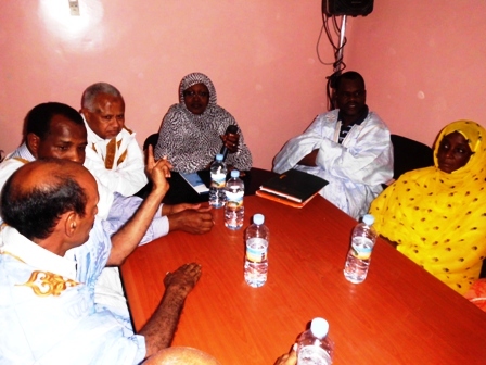 جانب من المنصة الرسمية للندوة