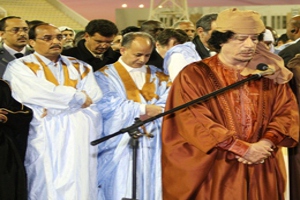 صورة من صلاة القذافي في موريتانيا 