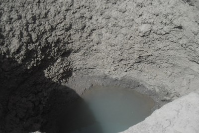 المياه الضحلة هي كل ما ينزحه القرويون من محافر هم في بطون الأودية 