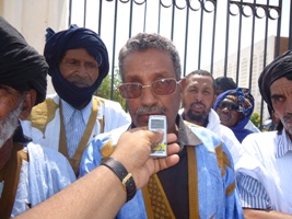 عبدو ولد ابراهيم أثناء حديثه للسراج 