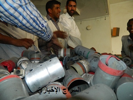 مسيلات الدموع التي عرضت خلال المؤتمر الصحفي-السراج