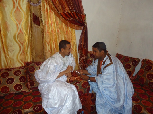 أحمد فال أثناء المقابلة 