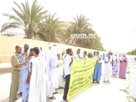 الطلاب يحتجون على اعتقال زملائهم