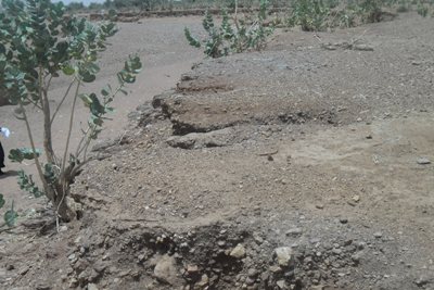 أخاديد الأودية تقطع الطريق في آفطوط 