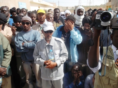 عمال الجرنالية أثناء تظاهرهم اليوم (الأخبار)