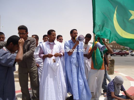 محمد ولد الدحه خلال مشاركته في المهرجان 