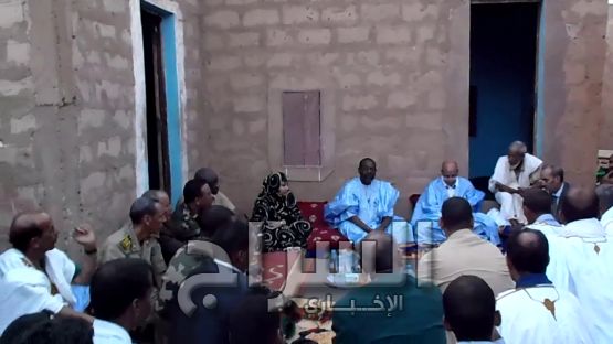 الوزراء رفقة القادة العسكريين ووالي الولاية 