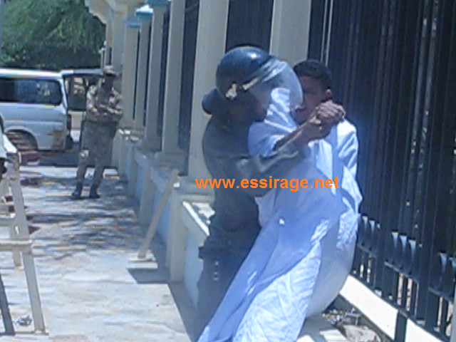 من مظاهر القمع