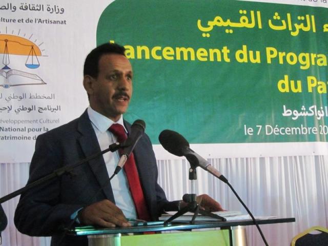 الدكتور أحمد مولود ولد أيده الهلال رئيس المركز الجامعي للدراسات الصحراوية بأطار - موريتانيا (أرشيف)