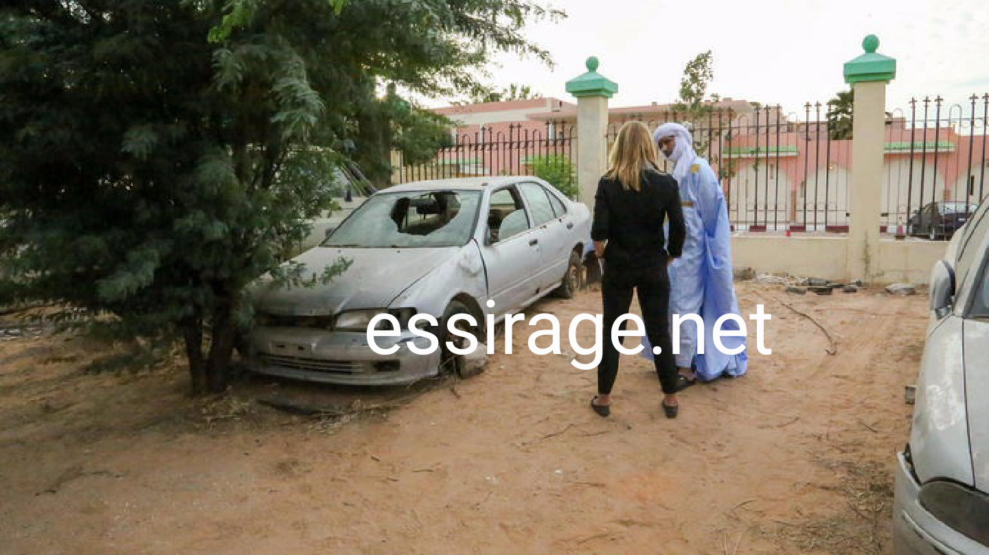 الصحفية وصلاحى عند السيارة
