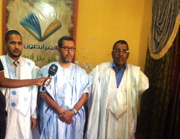 جانب من زيارة زعيم المعارضة الحسن ولد محمد لقناة المرابطون الخاصة معلنا تضامنه معها بعد إيقاف بث برنامج في الصميم (السراج)