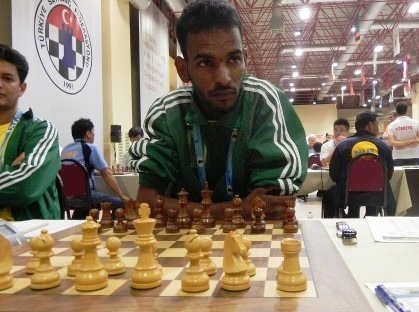 صورة أحد لاعبي الشطرنج الموريتانيين سيدي ولد بيدية لخدمة الموضوع (السراج)