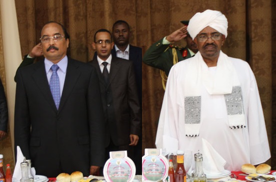 الرئيس محمد ولد عبد العزيز رفقة الرئيس السوداني حسن عمر البشير في حفل عشاء بالخرطوم (أرشيف - وم أ)