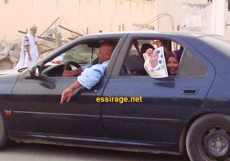 جانب من مسيرة احتفالية بمناسبة تصدر الشاعر محمد ولد إدوم تصويت الجمهور العربي لمسابقة أمير الشعراء (السراج)