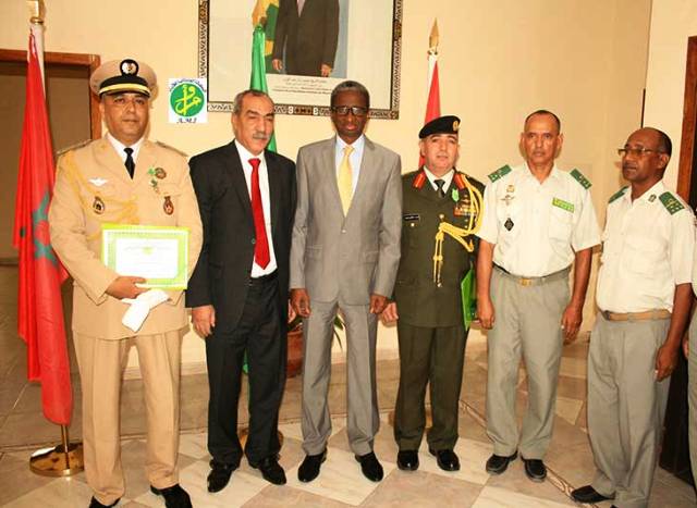 وزير الدفاع الموريتاني رفقة الملحقين العسكريين المغربي والأردني والأمين العام للوزارة وعدد من المسؤولين العسكريين (وم أ)