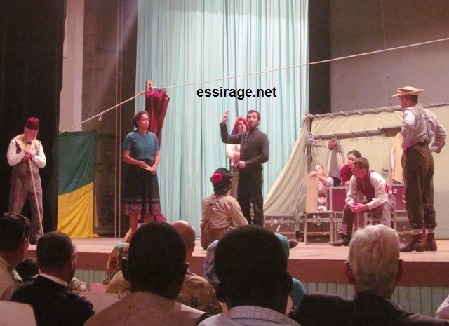 جانب من عرض مسرحية هاملت للإنجليزي ويليام شكسبير في العاصمة الموريتانية نواكشوط (السراج)