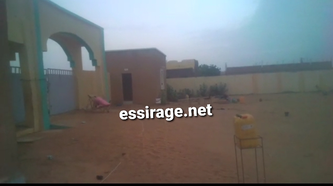  داخل الملعب حيث يقيم المحجورون