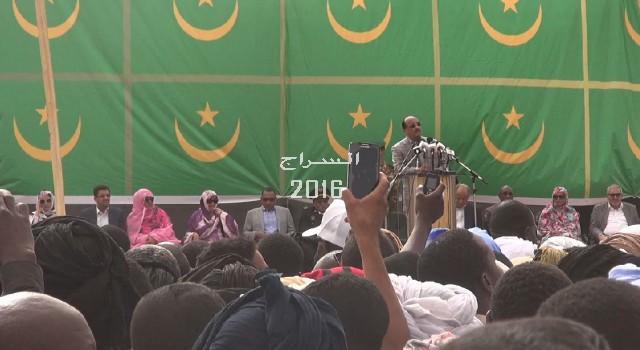 الرئيس خلال خطابه 