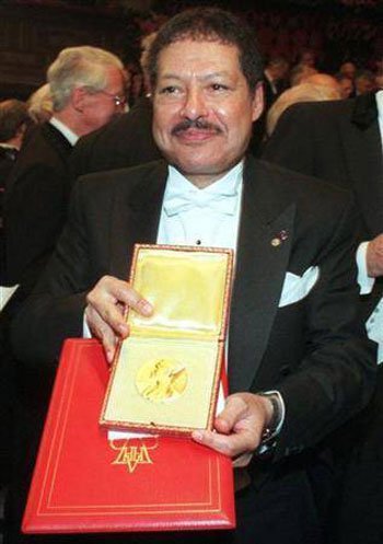 وزير التهذيب يعزي في وفاة العالم المصري د.أحمد زويل