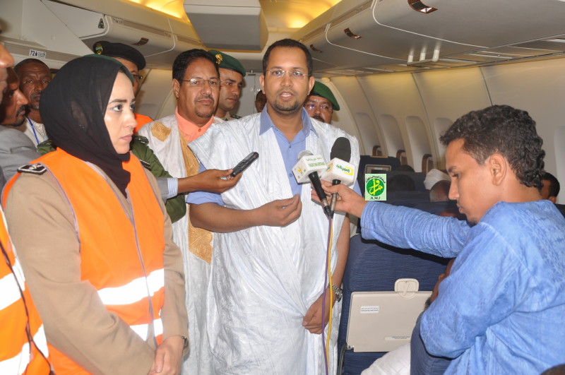 الوزير خلال مغادرة الفوج الأول