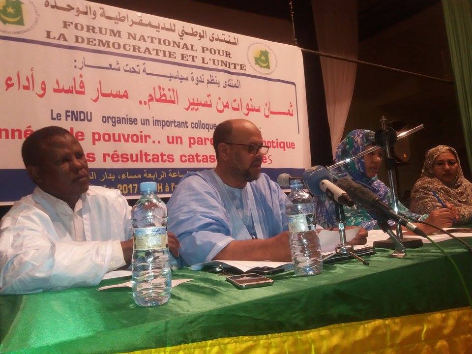 ولد منصور خلال محاضرته 