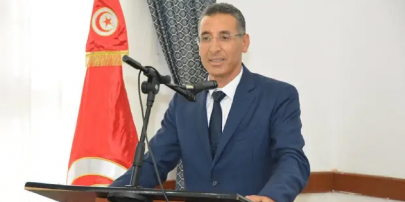توفيق شرف الدين: وزير الداخلية التونسي المقال