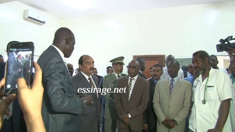 مع وزير الصحة وطاقم المستشفي