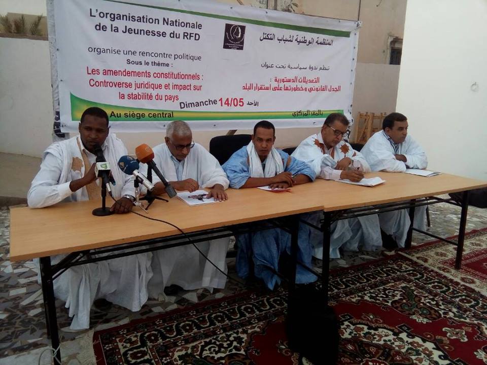 المنصة الرسمية أمس خلال حديث رئيس المنظمة الشبابية 