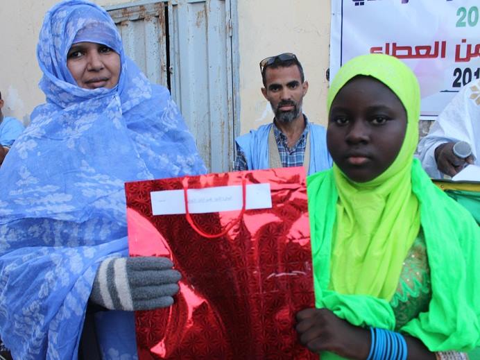 إحدي الفائزاب بجوائز حفل الختام