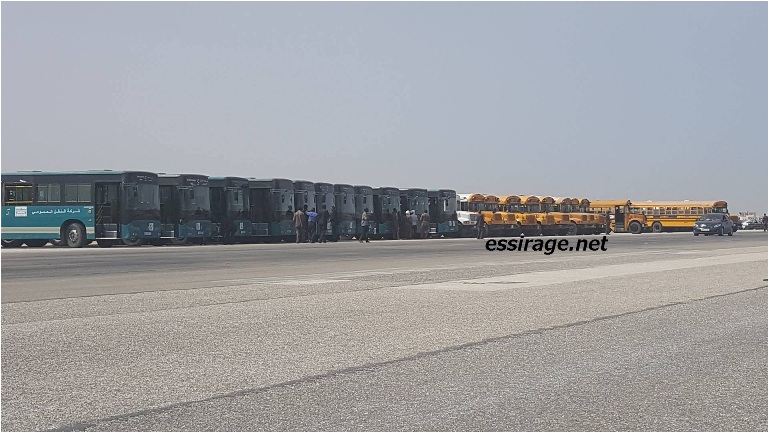 عشرات الباصات داخل المطار القديم 