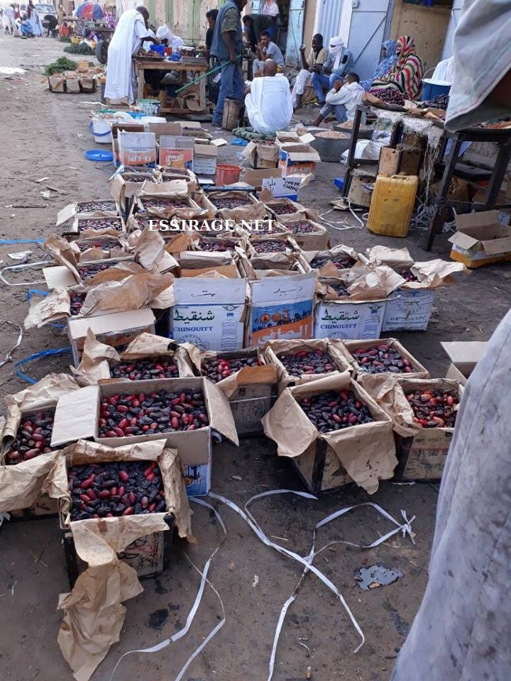 صورة من سوق التمور فى أطار