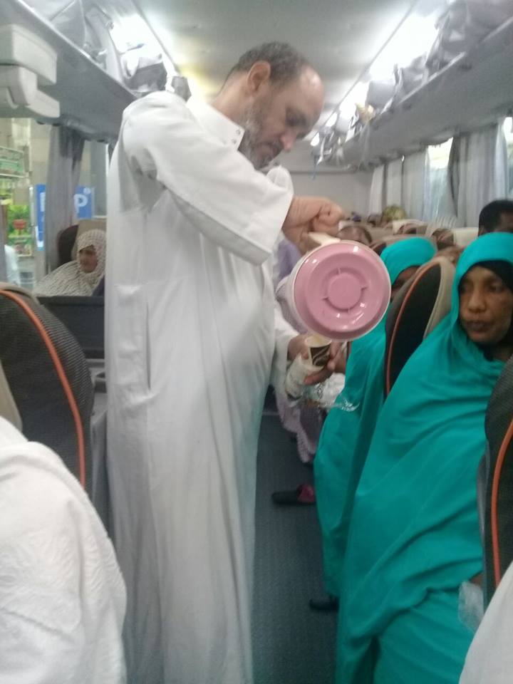 تقديم الشاي الموريتاني 