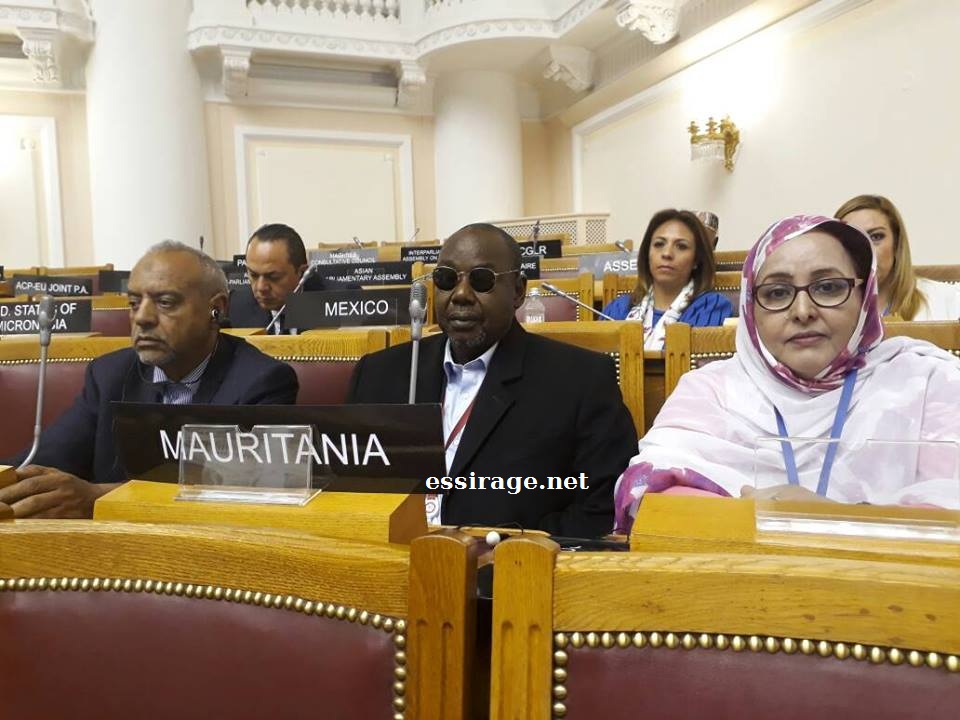 رئيس الجمعية الوطنية داخل قاعة الاجتماعات