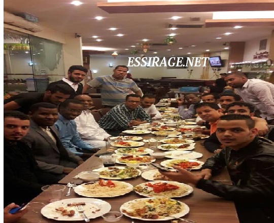 الشباب وهم فى ماليزيا مع رئيس الجالية هناك