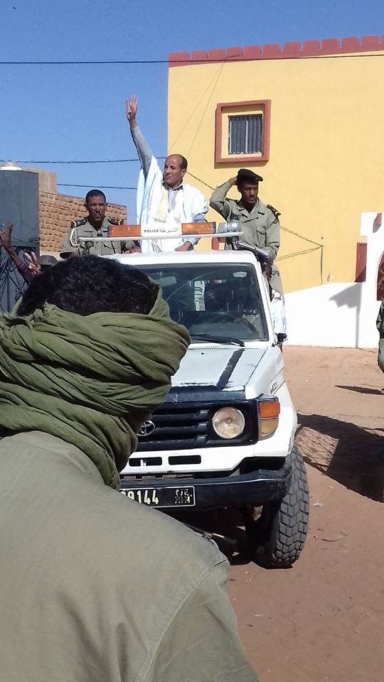 إطول عمرو فى سيارة الشرطة