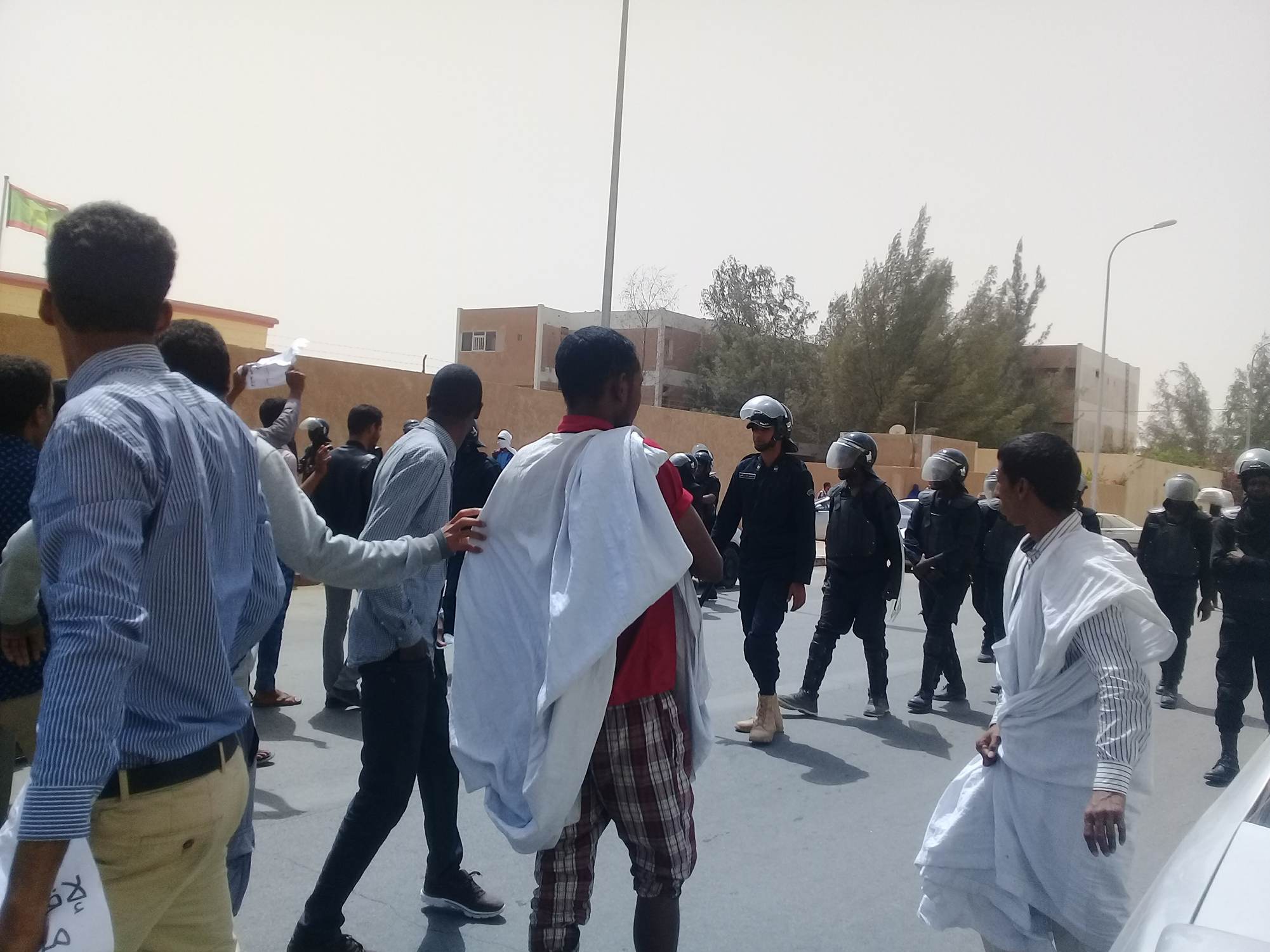 جانب من المسيرة أمس 