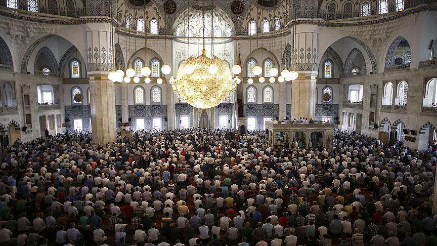 الأتراك والأوربيون يحتفلون بـ"الفطر" 