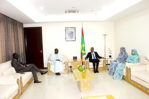 وزير الثروة الحيوانية السنغالي خلال لقائه الوزير الأول الموريتاني