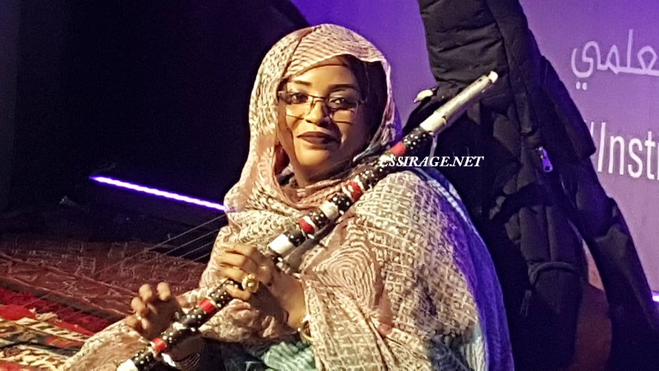 إحدي الفنانات في دور لها خلال حفل الافتتاح